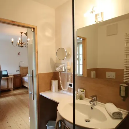 Hotel Schwarzer Adler 4*